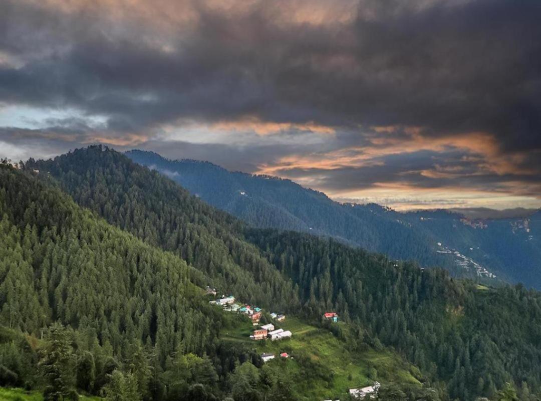 The Heritage Home Kasauli I Pine View Serviced Villa I Best Seller I Vacations I Family Events I Sky Bonfire I Kasauli By Exotic Stays ภายนอก รูปภาพ